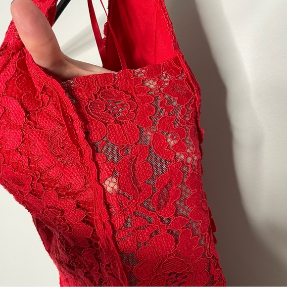 Xscape Full Lace Mermaid Gown Sleeveless V-Neck Formal Zip Closure In Red Size 6 - Picture 6 of 8